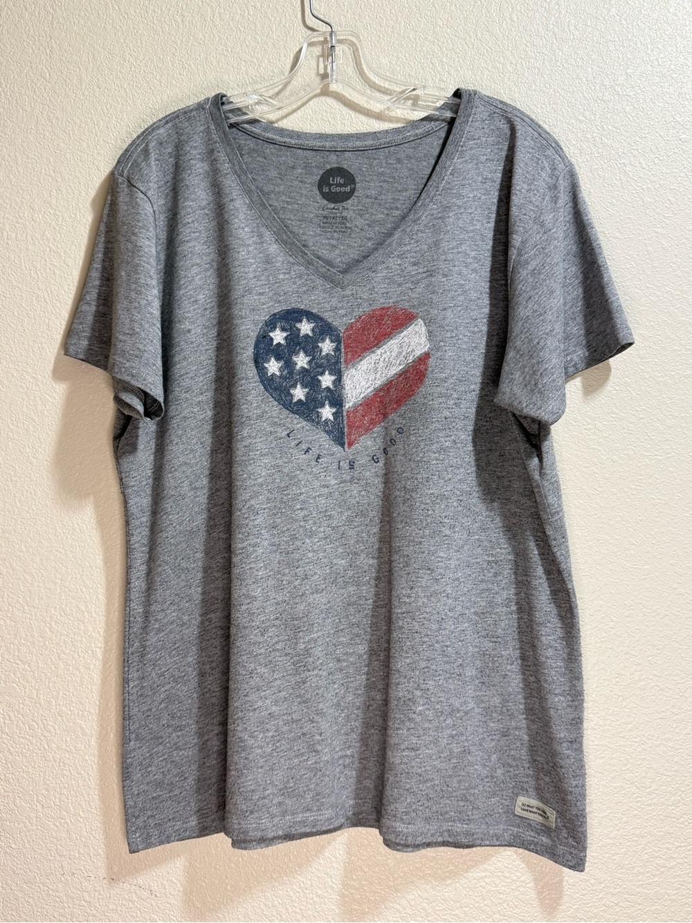 Life Is Good Heather Gray V-Neck Tee with USA Heart Graphic - Size XL